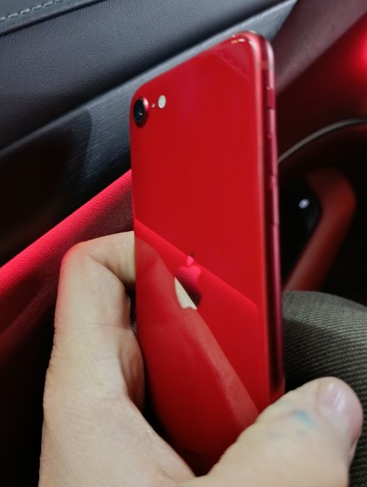 iPhone SE в отличном состоянии