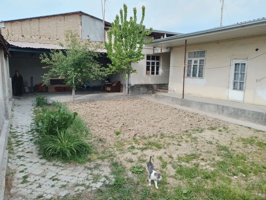 Sirochna sotiladi Eshonguzar o'ra tepa maxallada