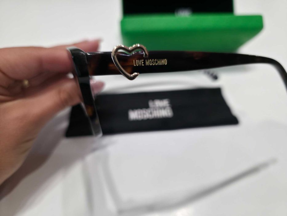 Слънчеви очила Love Moschino