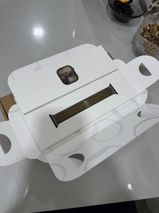 Продам Apple Watch Series 10 46mm Steel Gold Titanium