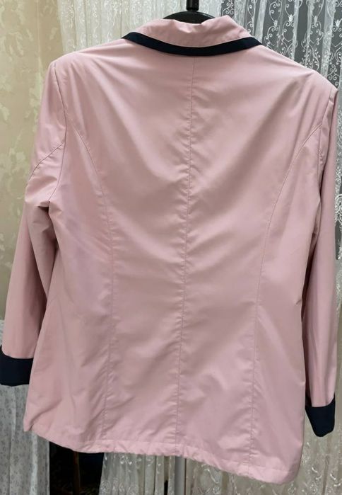 Ветровка женская