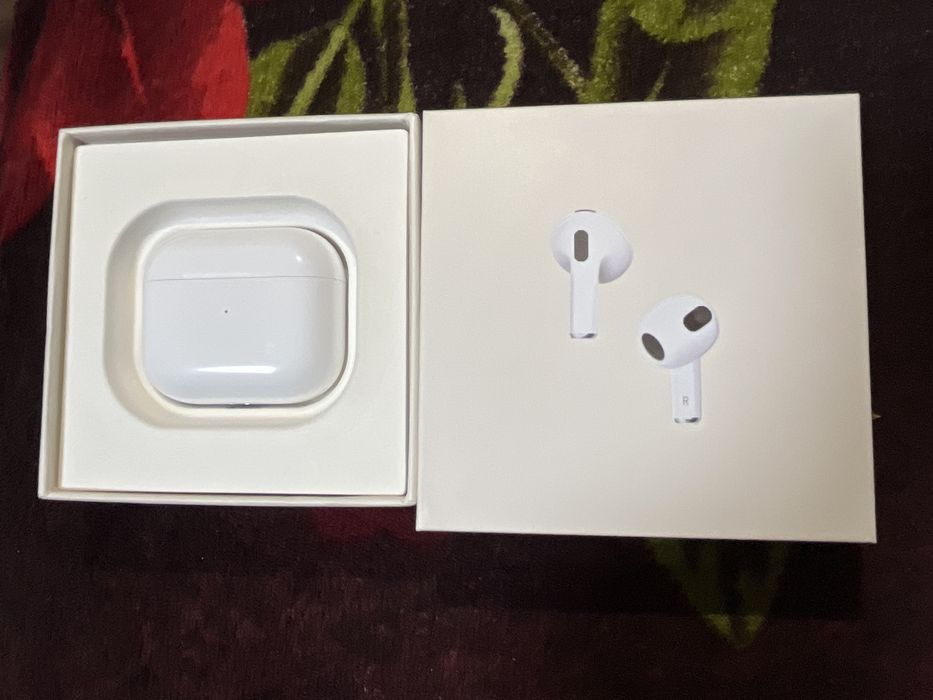 Продам AirPods 3