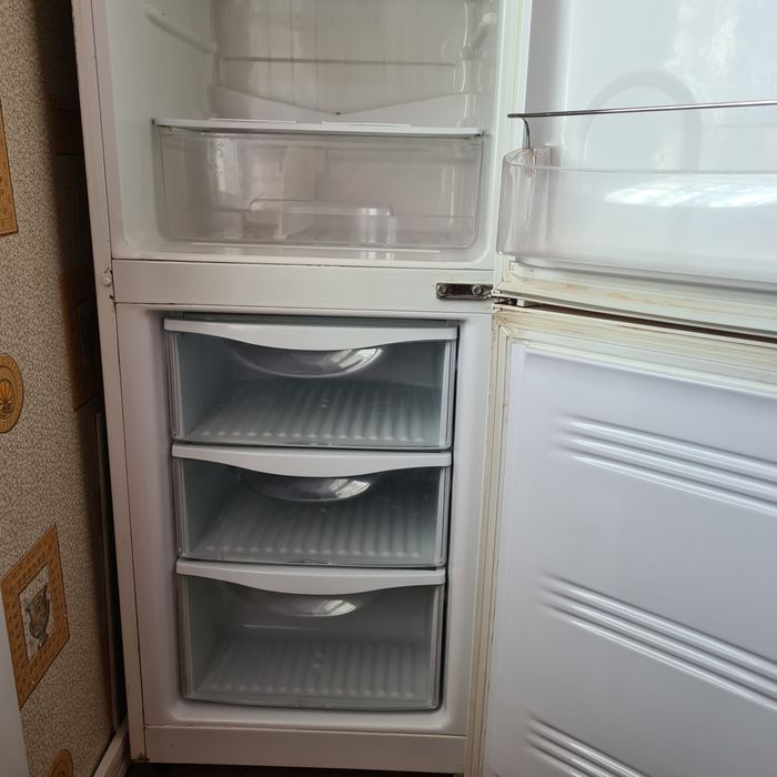 Холодильник  "Samsung " в Костанае.