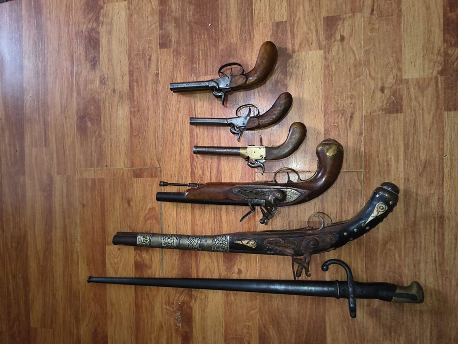 Se vând colecție pistoale