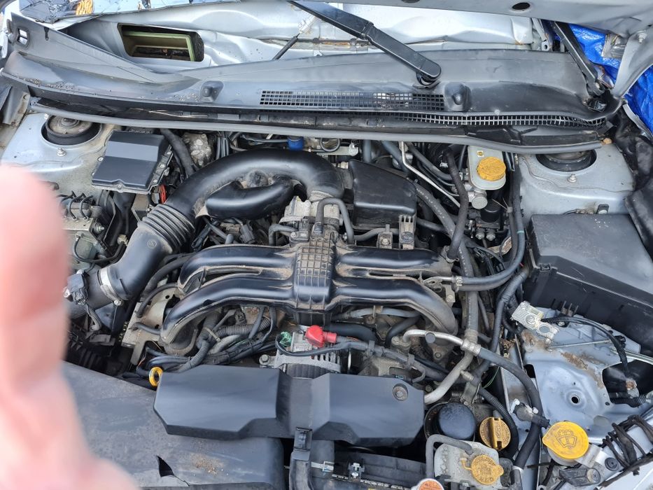 Продавам на части XV 1.6 бензин