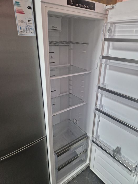 Хладилник Whirlpool A++ No Frost 370 литра