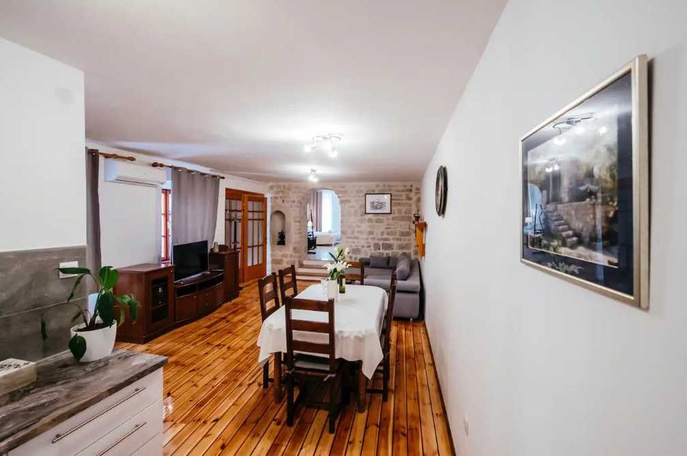 Дава се под наем Двустаен апартамент в Пловдив, Старият град - 55 кв.м за 269.28 € - Снимка #3