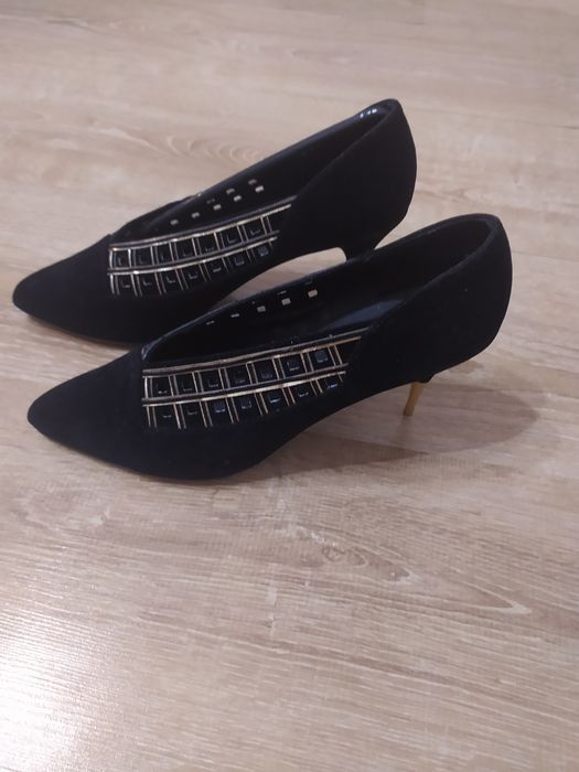 Продам новые туфли 40 размера