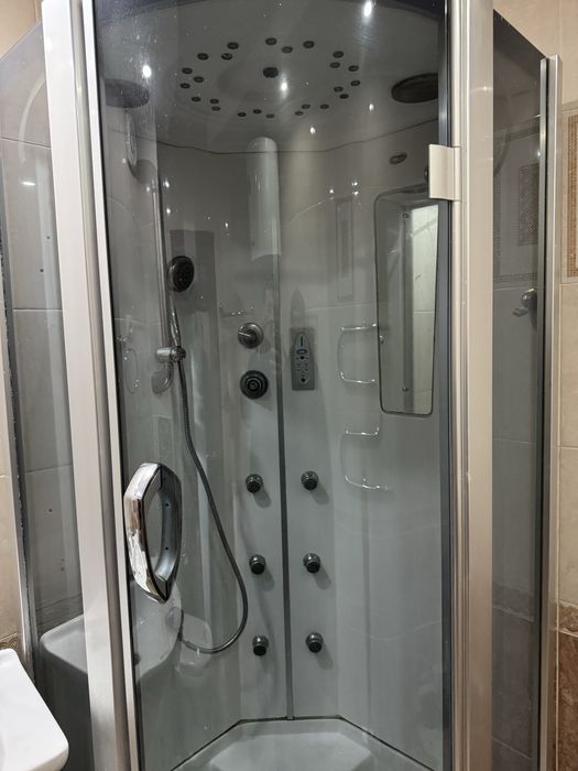 Душевая кабина ( в отличном состоянии)