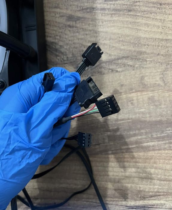 Cooler CPU NZXT Kraken X63 RGB

Coolerul este in stare buna, cu urme m