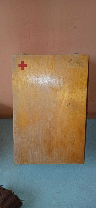 Футляр кейс для фотоаппаратуры и медицинская аптечка