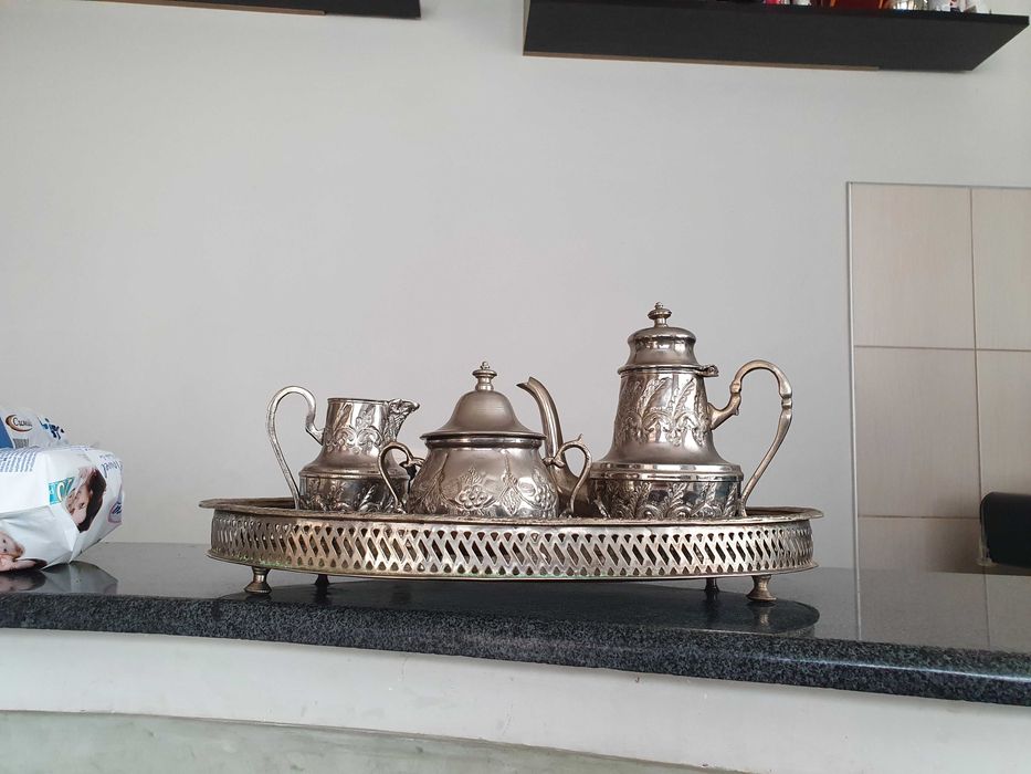 Старинен посребрен арабски сервиз