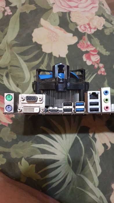Продам материнскую плату ASRock B85 Pro4