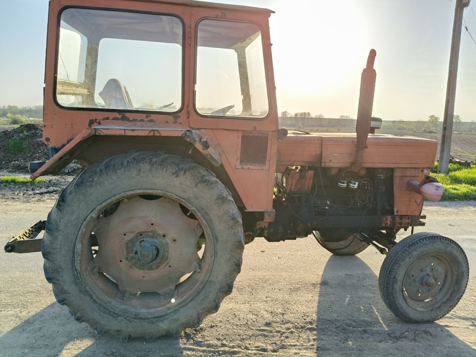 Vând tractor U650