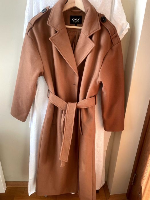 пальто классическое  новое  модного оттенка 46-48 размера