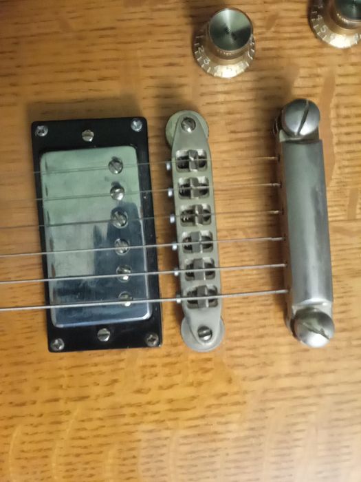Продам электрогитару . Gibson.