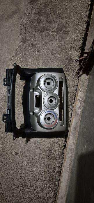 Централна конзола за Subaru Justy 4/Daihatsu Sirion 2