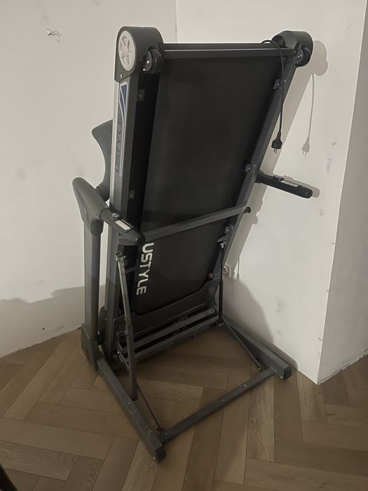Продам беговую дорожку.