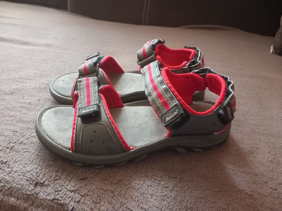 Детски сандали номер 37 и 32
