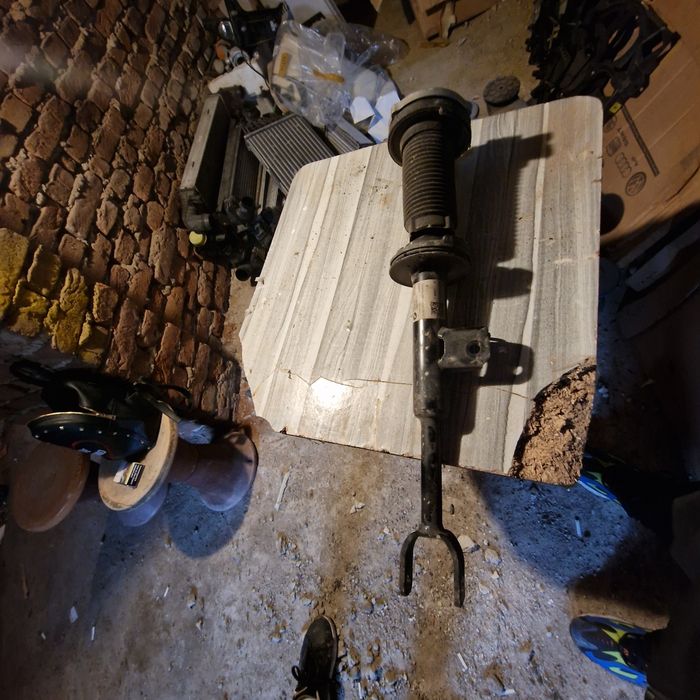 BMW 5  G30 LCI  амортисьор