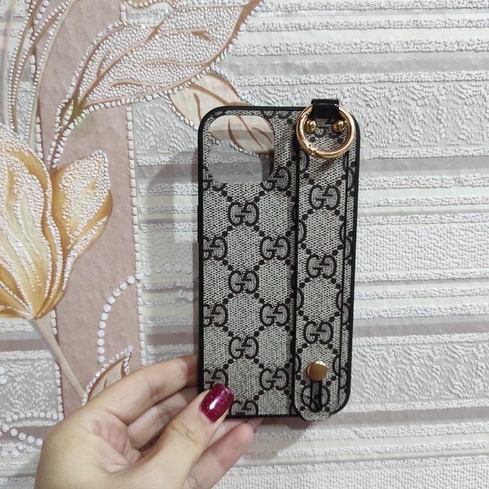 Чехол на iPhone 13