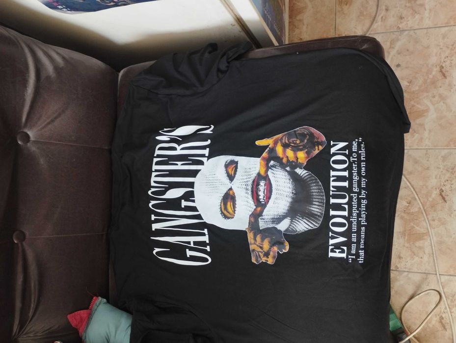 Чисто нова Тениска