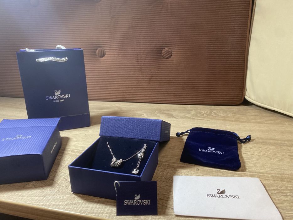 Lantisor Swarovski Lebada neagra