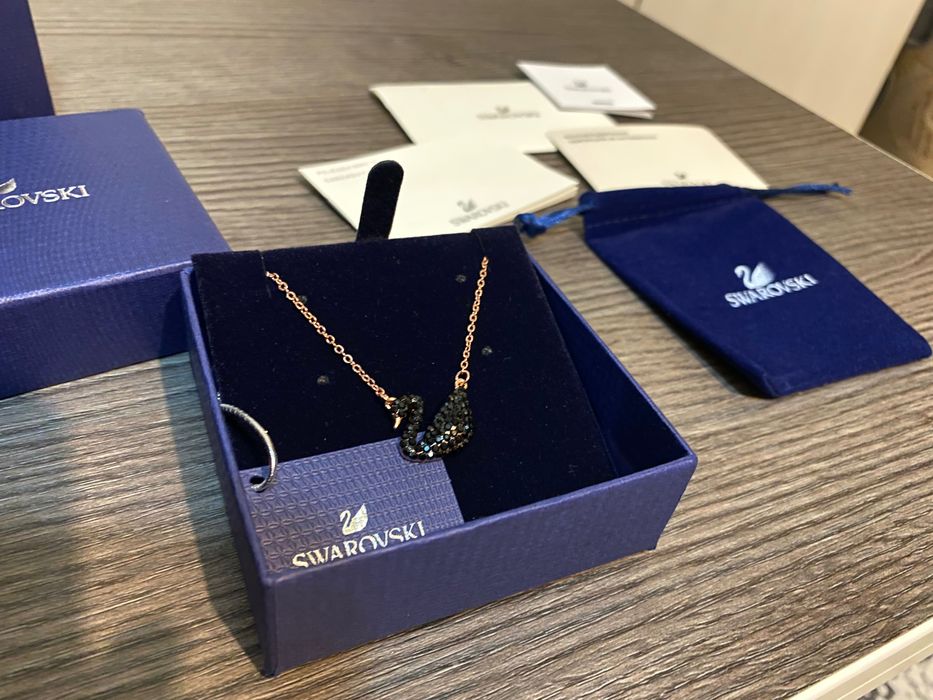 Colier Swarovski swan lebada neagra colier auriu