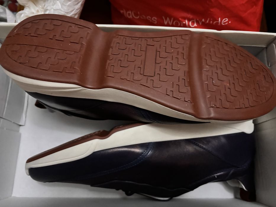 Adidas pantofi marime 42 dar merge si 43 snikers