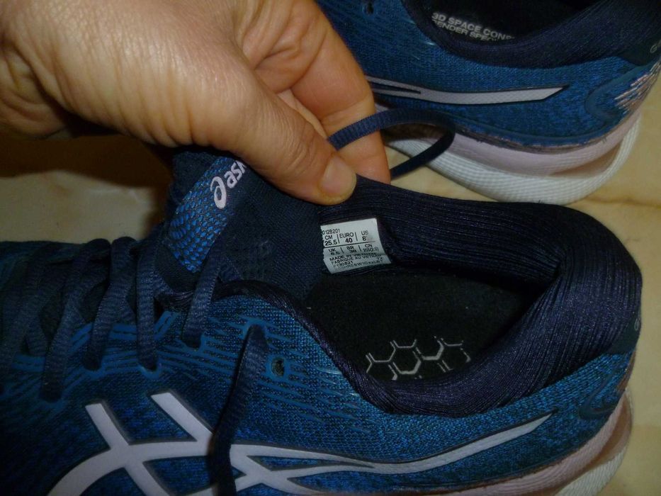 ASICS маратонки