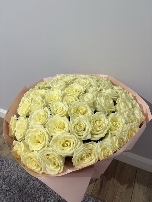 Букет белые розы