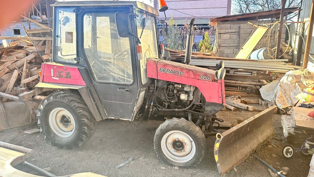 Мини трактор для тратуаров