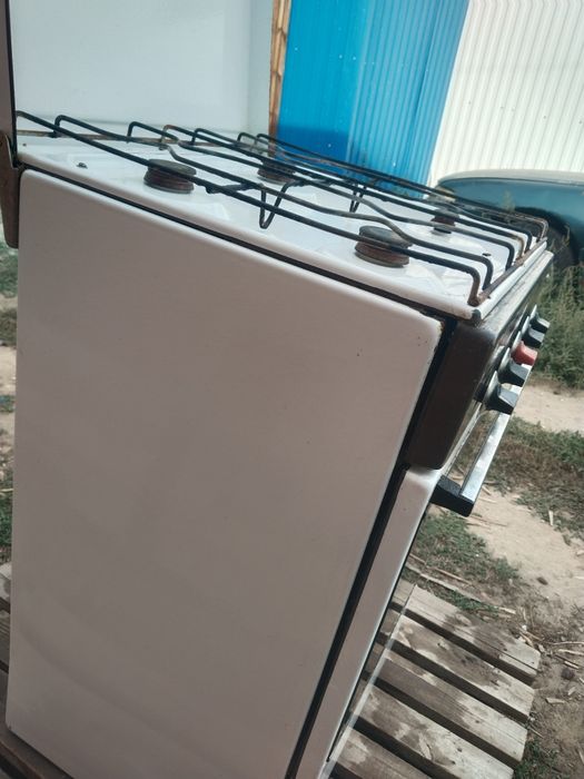 Продам газ плиту