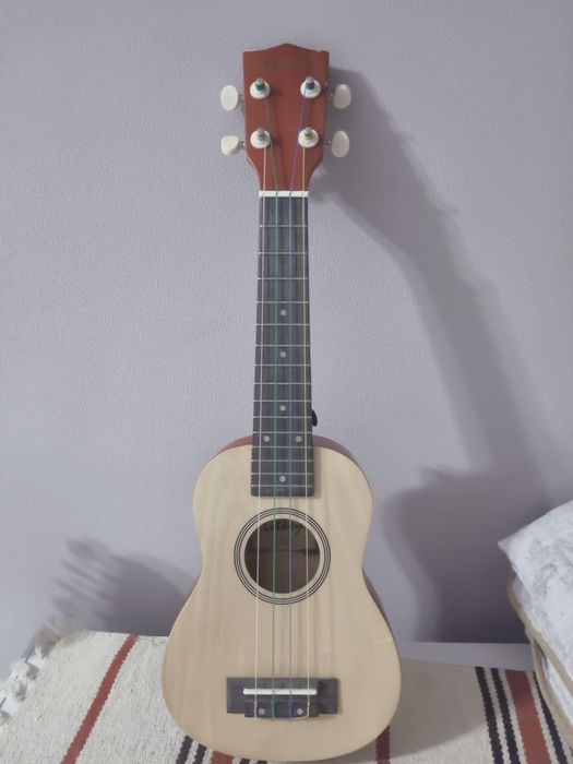 Продам укулеле с чехлом