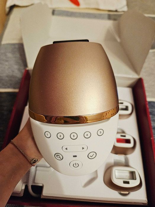 Epilator cu laser Philips Lumea 8000