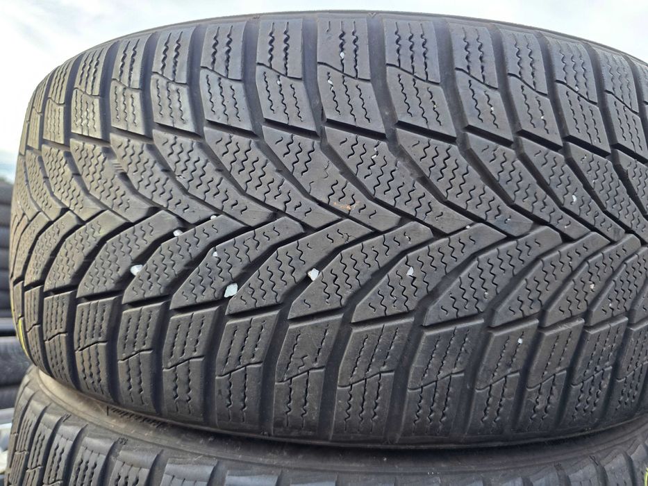 2бр Зимни гуми 215 40 18 - Nexen