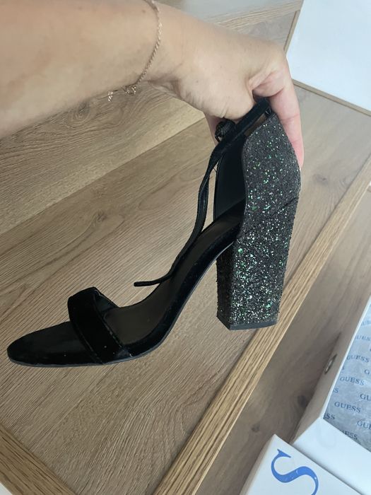 Дамски сандали Guess