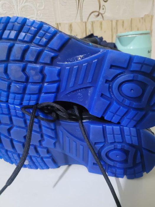 Обменяю новые спец ботинки