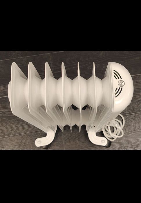 Radiator pe ulei Cecotec ReadyWarm, 7 elemenți, nou