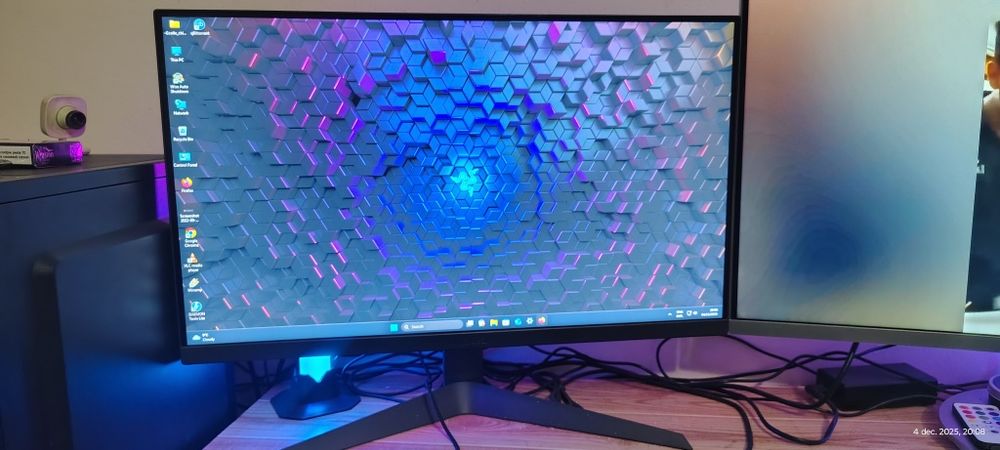 Monitor Gaming LG UltraGear 24" - 180 Hz ca Nou, utilizat 2 luni.