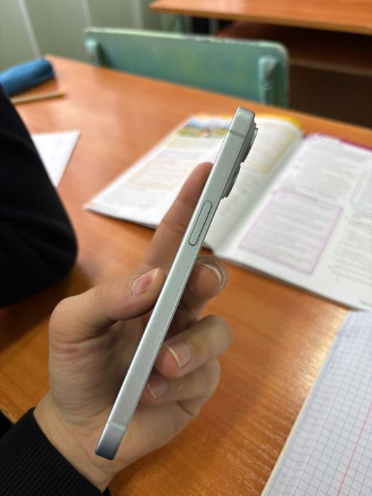Iphone 15  голубой,ремонте не был