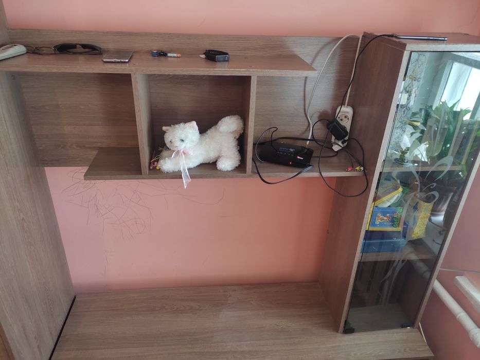 Мебель для гостиной (стенка,горка)