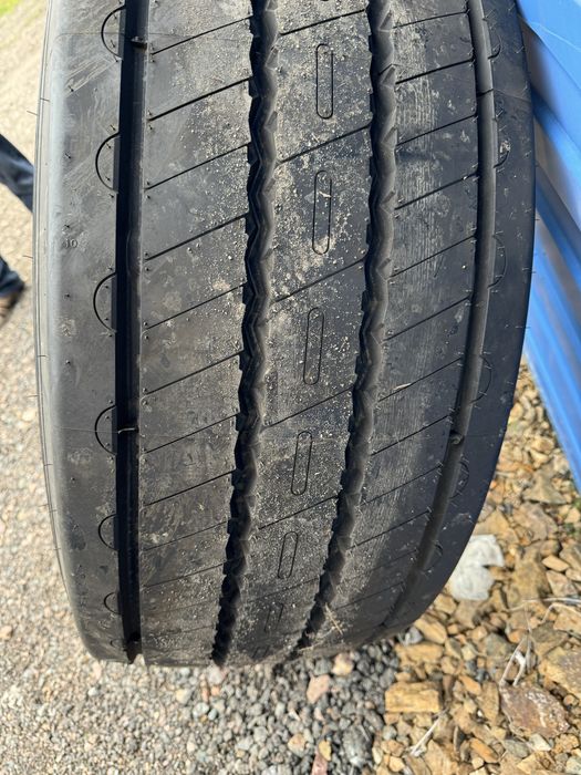 Резина грузовая 385/65/22,5 б/у 3000 км пробег