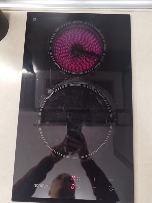 Керамичен плот (готварска печка)