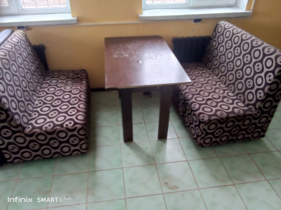 Мебель диван и стол