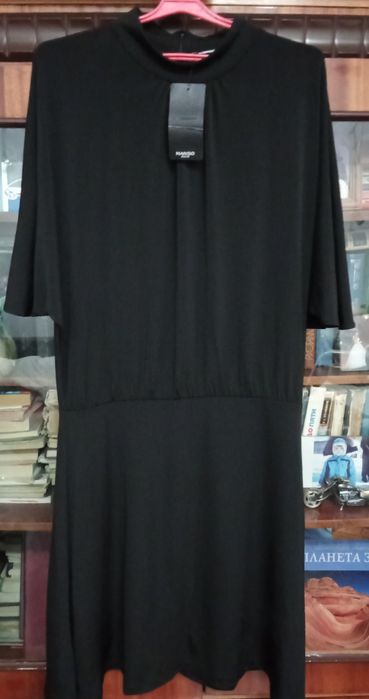 Платье женское. .