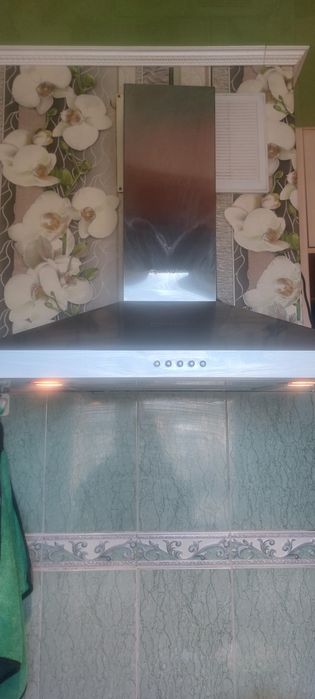 Вытяжку  на кухню