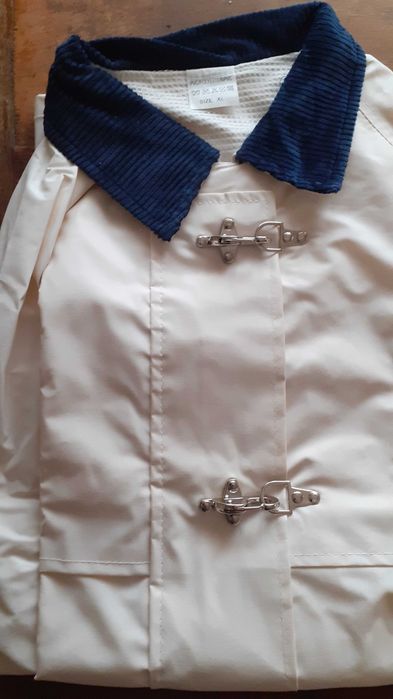 дъждобран плътен стабилен качествен с метални закопчалки