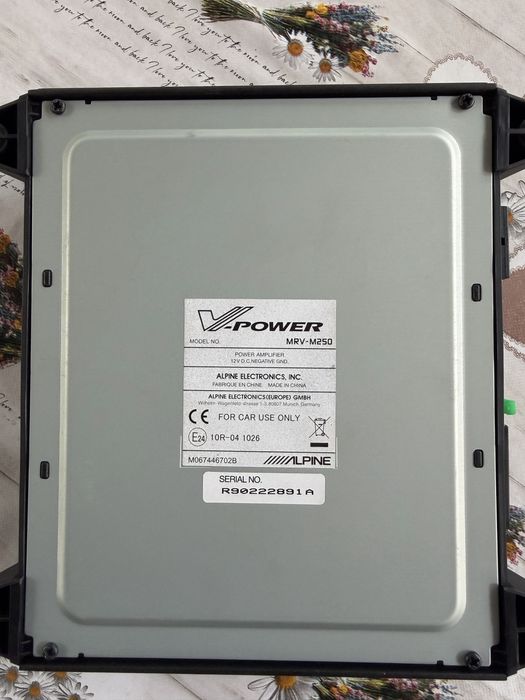 ALPINE SET ! ! Subwoofer Sbg1244-BP cu statie MRV-250