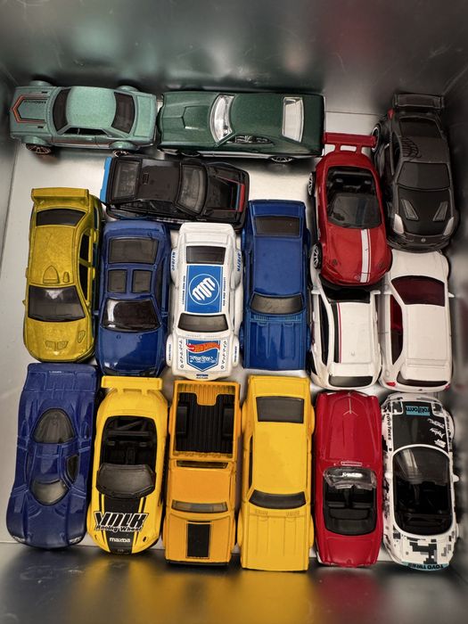 Игрушечные машинки Hot wheels